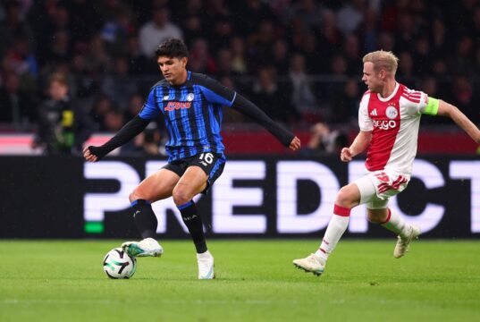L’Ajax la vince con il suo gigante Arokodare. Atalanta dall’attacco assente Atalanta
