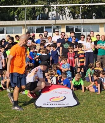 Rugby Bergamo, il tour per i quartieri della città ha fatto scoprire la palla ovale a centinaia di bambini Rugby